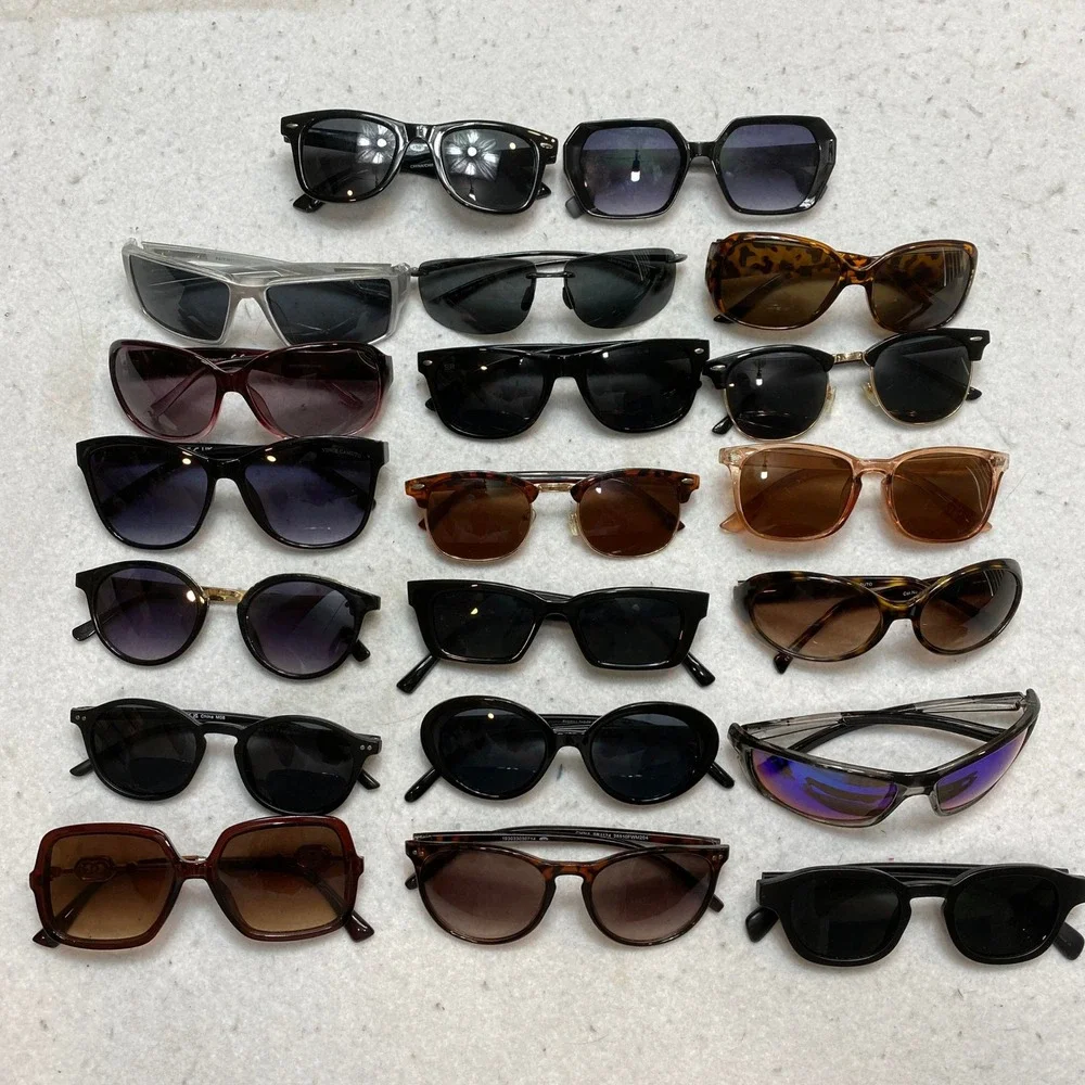 Lot Of 20 Mixed Sunglasses Unisex OS Vince Camuto Shady Rays Panama Jack